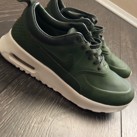 Nike Shoes - Nike SB Olive Green/Gold